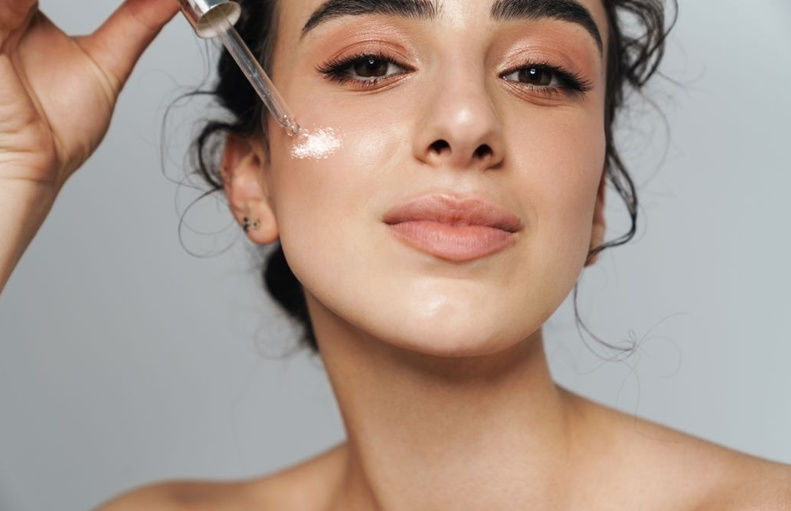 Bôi serum bị nổi bọt trắng trên mặt là bị làm sao? Bôi serum bị nổi bọt trắng trên mặt là bị làm sao?