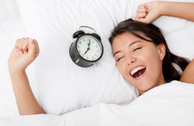 Ngủ đủ giấc sẽ tiết ra hormone tăng trưởng giúp kích hoạt quá trình sửa chữa tế bào và tái tạo collagen mạnh mẽ nhất Ngủ đủ giấc: Khi bạn ngủ sâu, cơ thể sẽ tiết ra hormone tăng trưởng giúp kích hoạt quá trình sửa chữa tế bào và tái tạo collagen mạnh mẽ nhất.