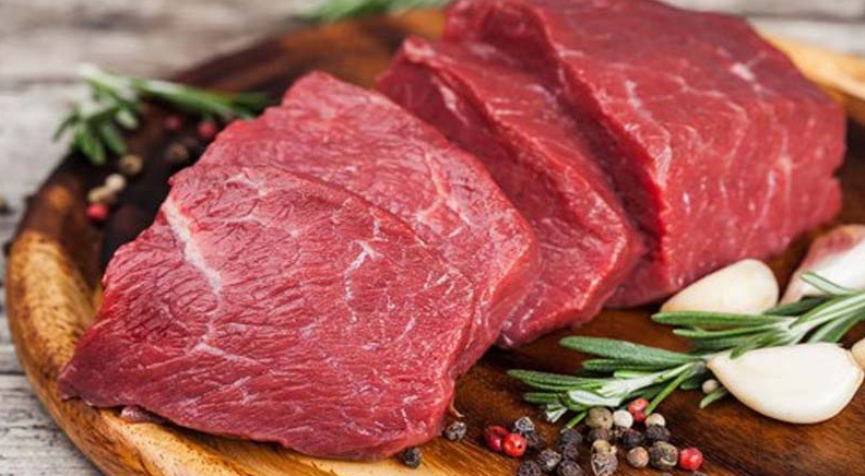 thịt đỏ: Chứa sắt và protein nạc dễ hấp thu, giúp bổ sung ferritin giúp sản sinh protein tế bào tóc