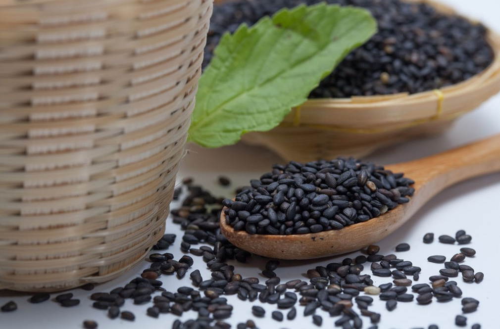 Ăn vừng đen (mè đen) giúp tóc đen và lâu bạc